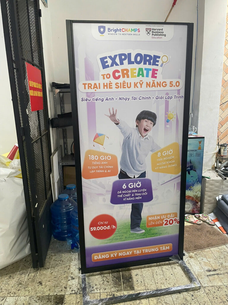 Standee khung sắt