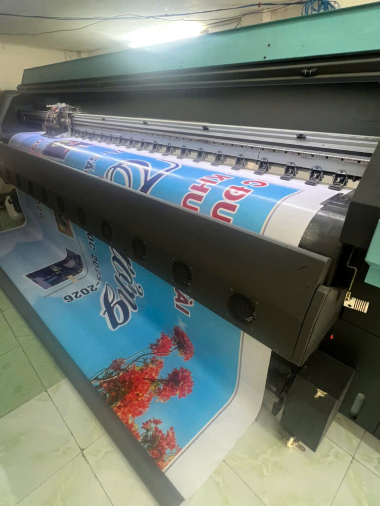 Bạt kỷ niệm đang in tại xưởng