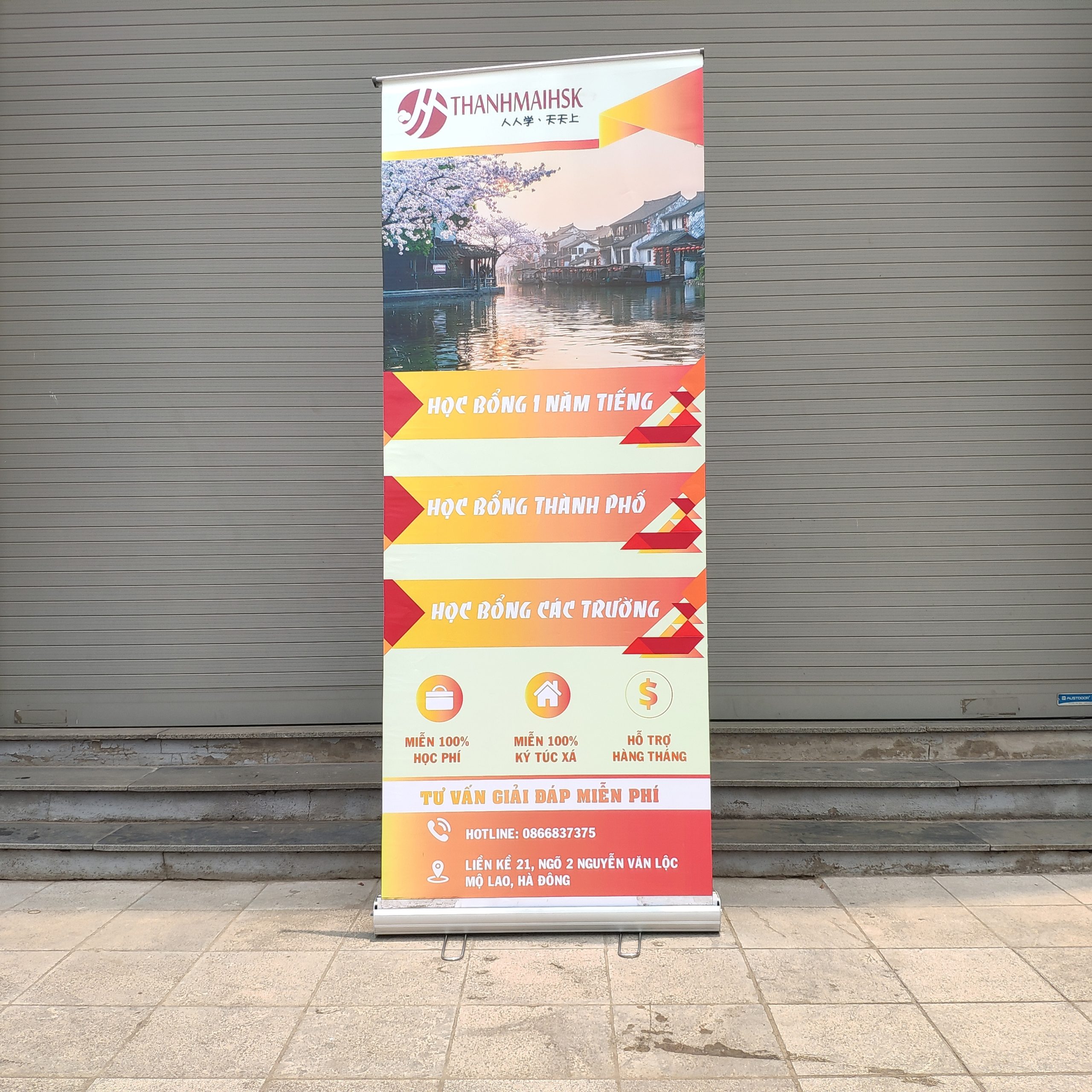 Standee Cuốn Nhôm Tốt Đế Inox